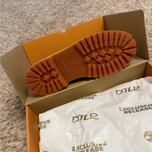 NWB Timberland 6in Premium Boots “ RED TOPS ” DTLR Exclusive - Boys US 5.5 - Picture 2 of 5